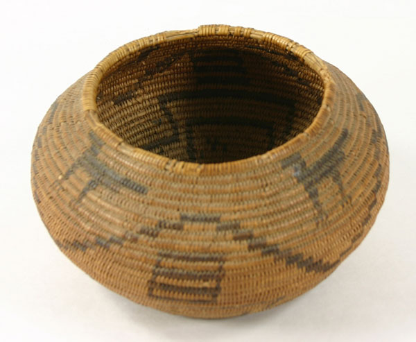 GREAT NATIVE AMERICAN SOUTHWESTERN BASKET  